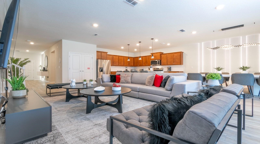 DAVENPORT, Florida 33897, 10 Bedrooms Bedrooms, ,8 BathroomsBathrooms,Residential,For Sale,LANA,0,MFRO6394832