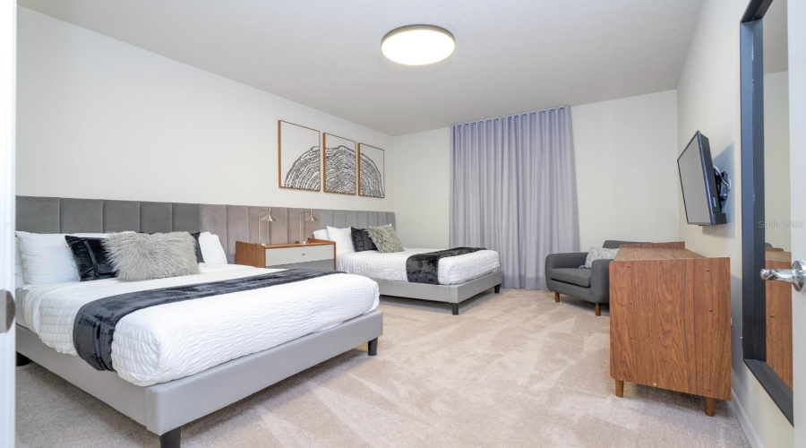 DAVENPORT, Florida 33897, 10 Bedrooms Bedrooms, ,8 BathroomsBathrooms,Residential,For Sale,LANA,0,MFRO6394832