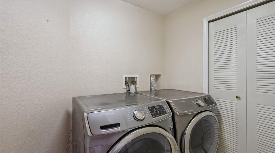 DAVENPORT, Florida 33897, 3 Bedrooms Bedrooms, ,3 BathroomsBathrooms,Residential,For Sale,BERGAMO,0,MFRO6395406