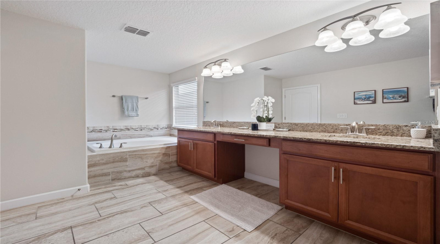 Bathroom 3/ Second Master Ensuite