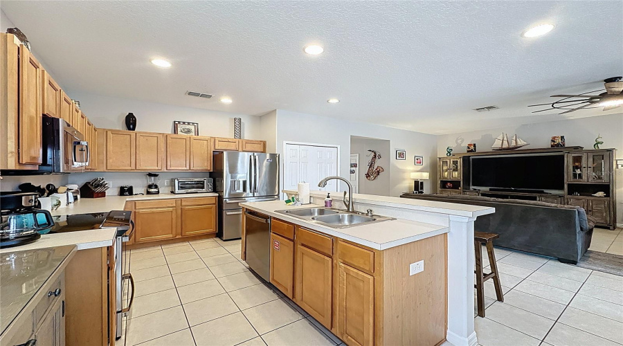 DAVENPORT, Florida 33837, 5 Bedrooms Bedrooms, ,4 BathroomsBathrooms,Residential,For Sale,TIGERLILY,0,MFRS5146691