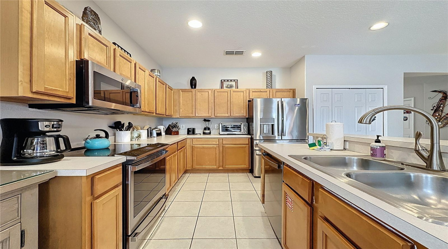 DAVENPORT, Florida 33837, 5 Bedrooms Bedrooms, ,4 BathroomsBathrooms,Residential,For Sale,TIGERLILY,0,MFRS5146691