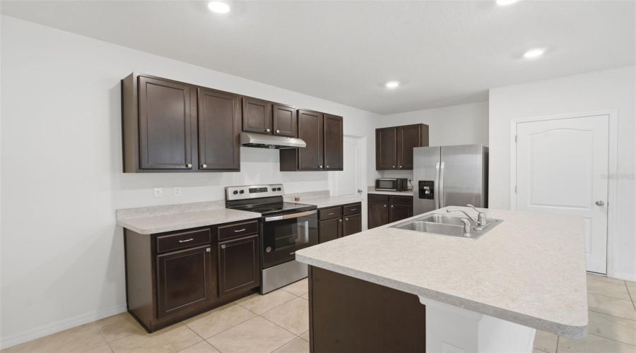 DAVENPORT, Florida 33837, 5 Bedrooms Bedrooms, ,3 BathroomsBathrooms,Residential,For Sale,BERRY,0,MFRP4938314