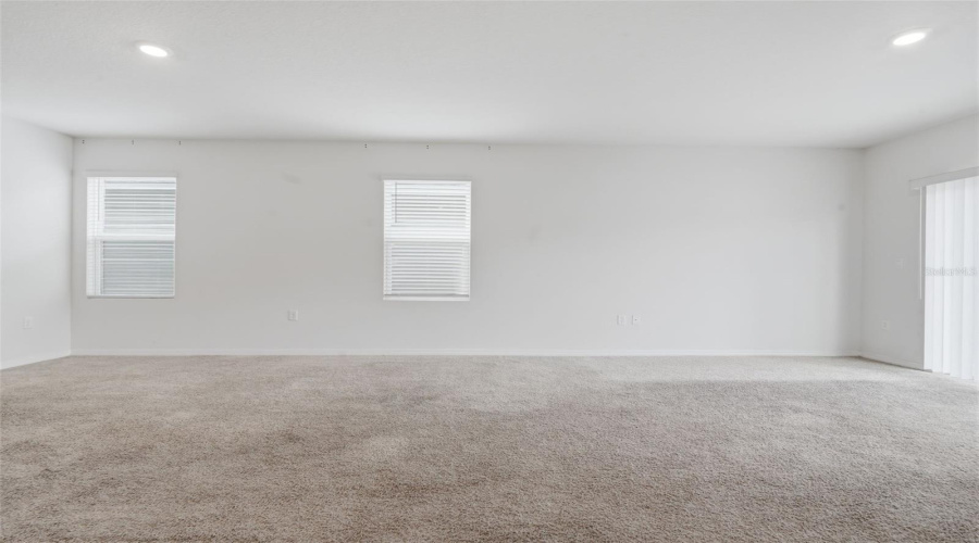 DAVENPORT, Florida 33837, 5 Bedrooms Bedrooms, ,3 BathroomsBathrooms,Residential,For Sale,BERRY,0,MFRP4938314