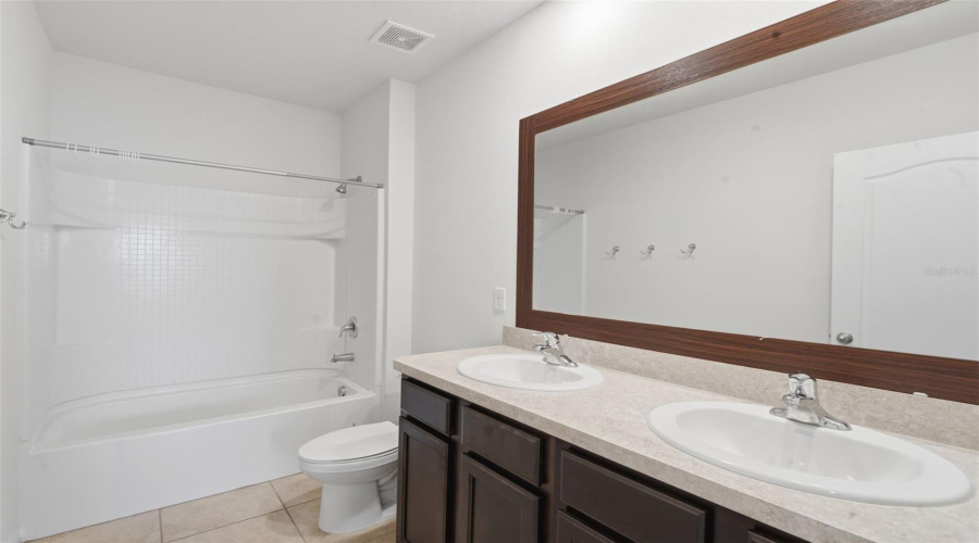 DAVENPORT, Florida 33837, 5 Bedrooms Bedrooms, ,3 BathroomsBathrooms,Residential,For Sale,BERRY,0,MFRP4938314