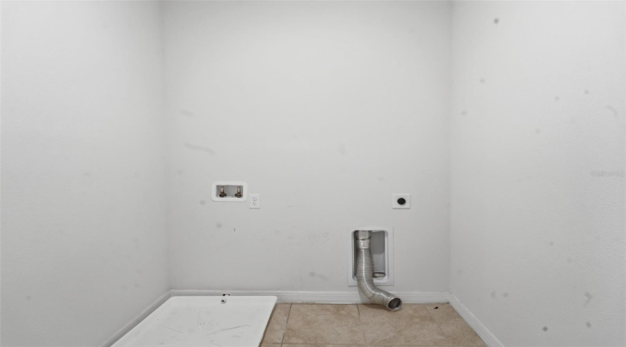 DAVENPORT, Florida 33837, 5 Bedrooms Bedrooms, ,3 BathroomsBathrooms,Residential,For Sale,BERRY,0,MFRP4938314