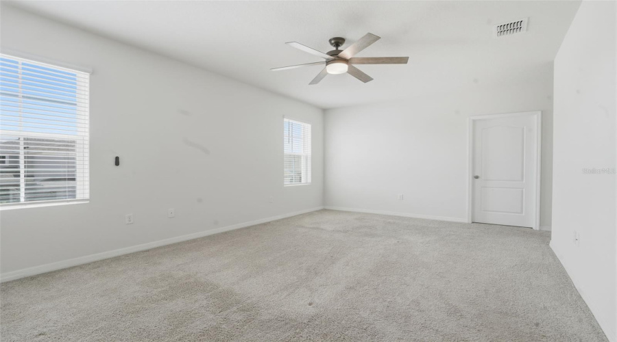 DAVENPORT, Florida 33837, 5 Bedrooms Bedrooms, ,3 BathroomsBathrooms,Residential,For Sale,BERRY,0,MFRP4938314