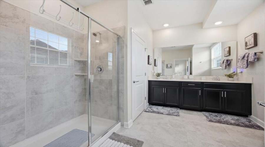 DAVENPORT, Florida 33896, 3 Bedrooms Bedrooms, ,2 BathroomsBathrooms,Residential,For Sale,SHINNECOCK HILLS,0,MFRO6395807