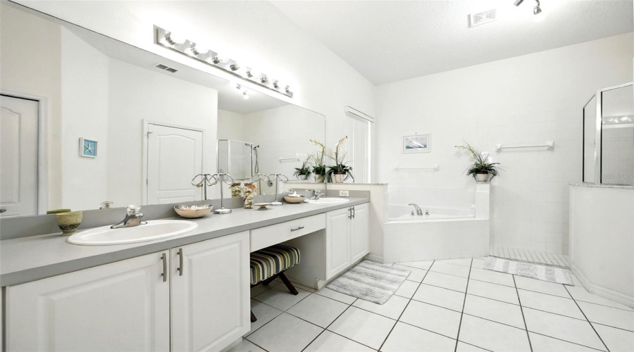 DAVENPORT, Florida 33897, 5 Bedrooms Bedrooms, ,4 BathroomsBathrooms,Residential,For Sale,TUSCAN HILLS,0,MFRS5134240