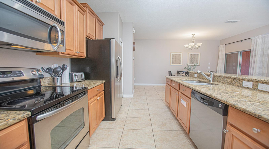 KISSIMMEE, Florida 34747, 4 Bedrooms Bedrooms, ,3 BathroomsBathrooms,Residential,For Sale,CALIFORNIA PALM,0,MFRO6351042