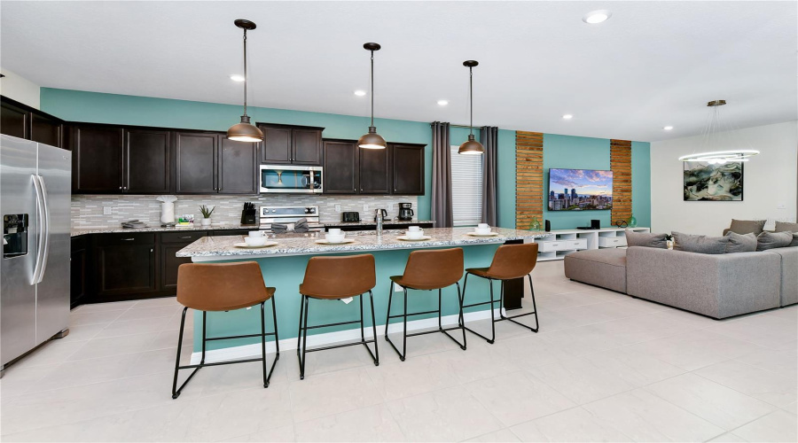 DAVENPORT, Florida 33897, 8 Bedrooms Bedrooms, ,6 BathroomsBathrooms,Residential,For Sale,LANA,0,MFRO6330672