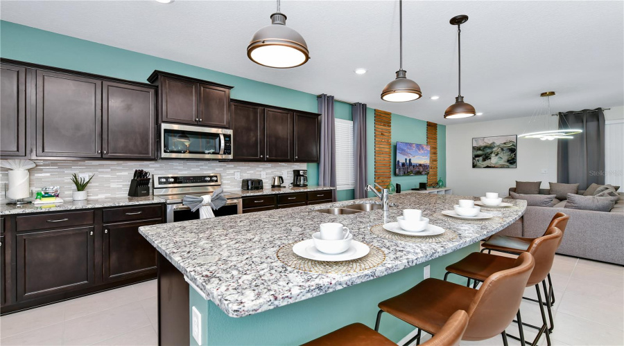 DAVENPORT, Florida 33897, 8 Bedrooms Bedrooms, ,6 BathroomsBathrooms,Residential,For Sale,LANA,0,MFRO6330672