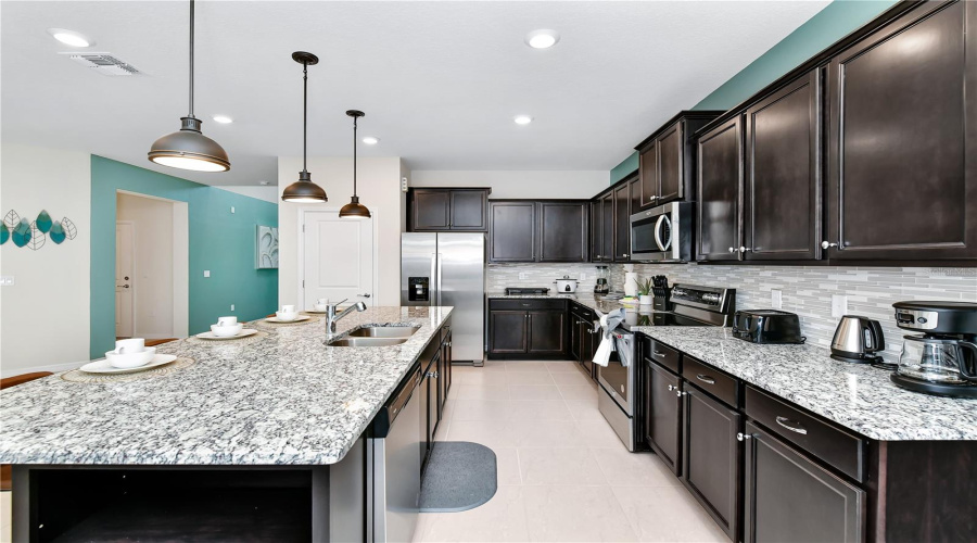 DAVENPORT, Florida 33897, 8 Bedrooms Bedrooms, ,6 BathroomsBathrooms,Residential,For Sale,LANA,0,MFRO6330672