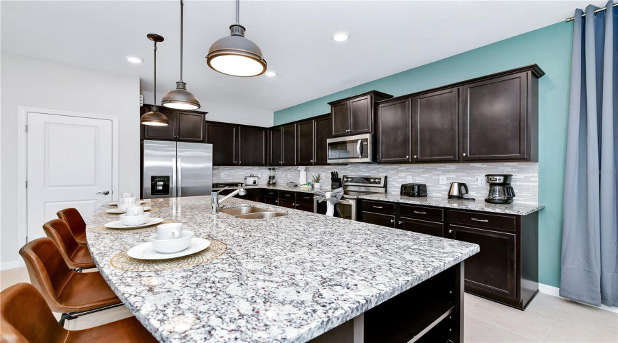 DAVENPORT, Florida 33897, 8 Bedrooms Bedrooms, ,6 BathroomsBathrooms,Residential,For Sale,LANA,0,MFRO6330672