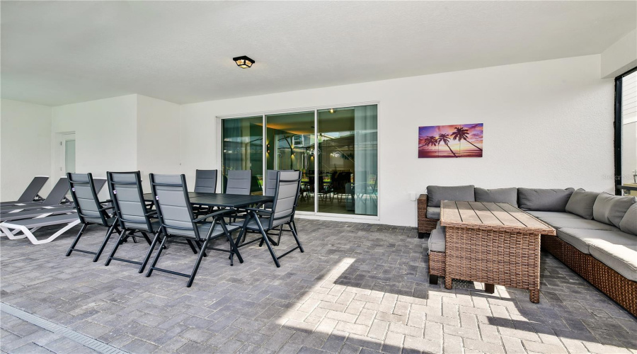 DAVENPORT, Florida 33897, 8 Bedrooms Bedrooms, ,6 BathroomsBathrooms,Residential,For Sale,LANA,0,MFRO6330672