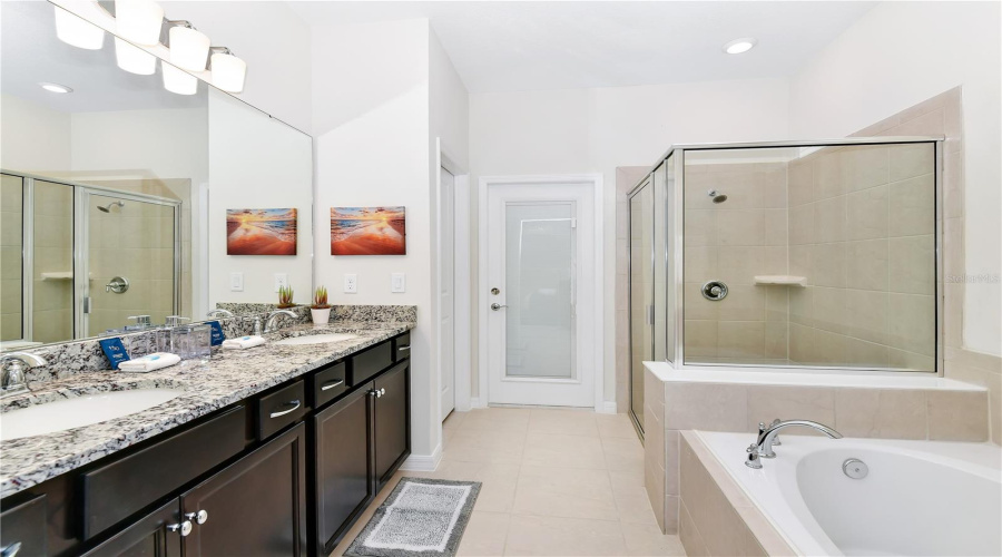 DAVENPORT, Florida 33897, 8 Bedrooms Bedrooms, ,6 BathroomsBathrooms,Residential,For Sale,LANA,0,MFRO6330672