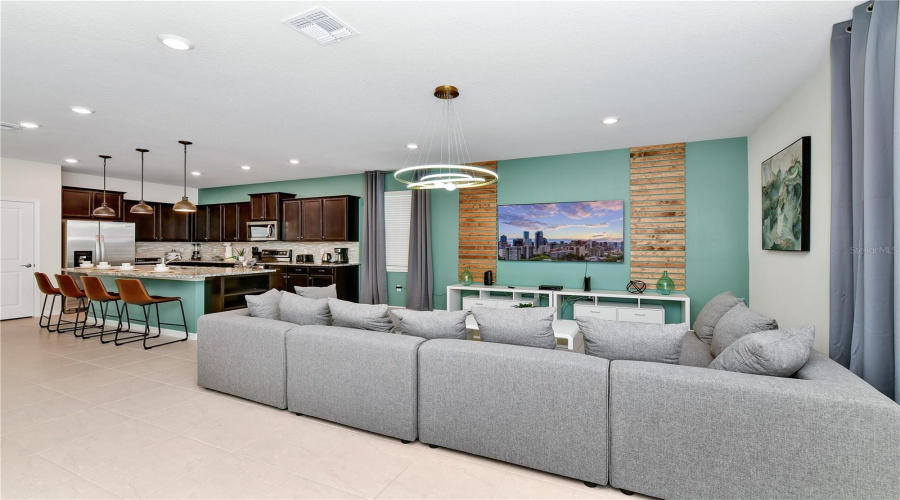 DAVENPORT, Florida 33897, 8 Bedrooms Bedrooms, ,6 BathroomsBathrooms,Residential,For Sale,LANA,0,MFRO6330672