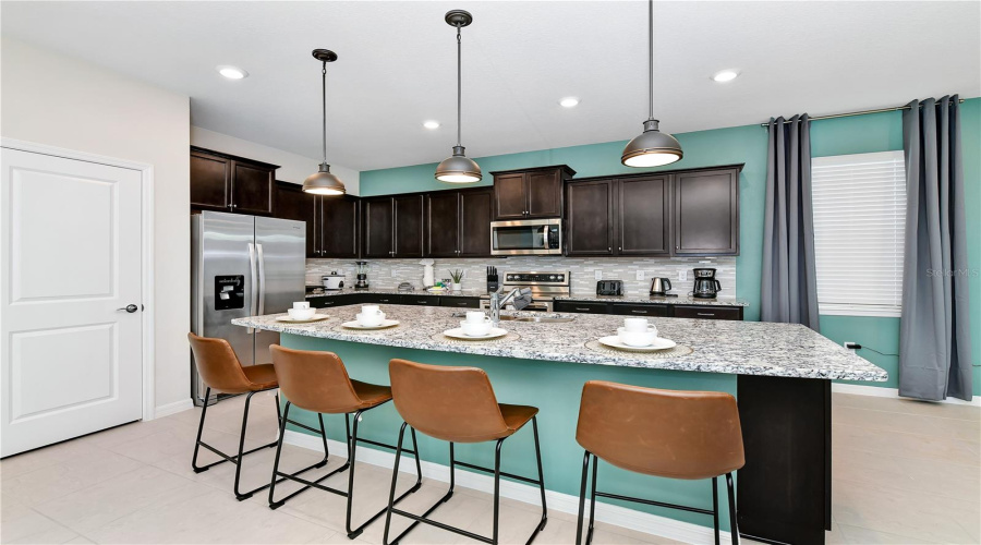 DAVENPORT, Florida 33897, 8 Bedrooms Bedrooms, ,6 BathroomsBathrooms,Residential,For Sale,LANA,0,MFRO6330672