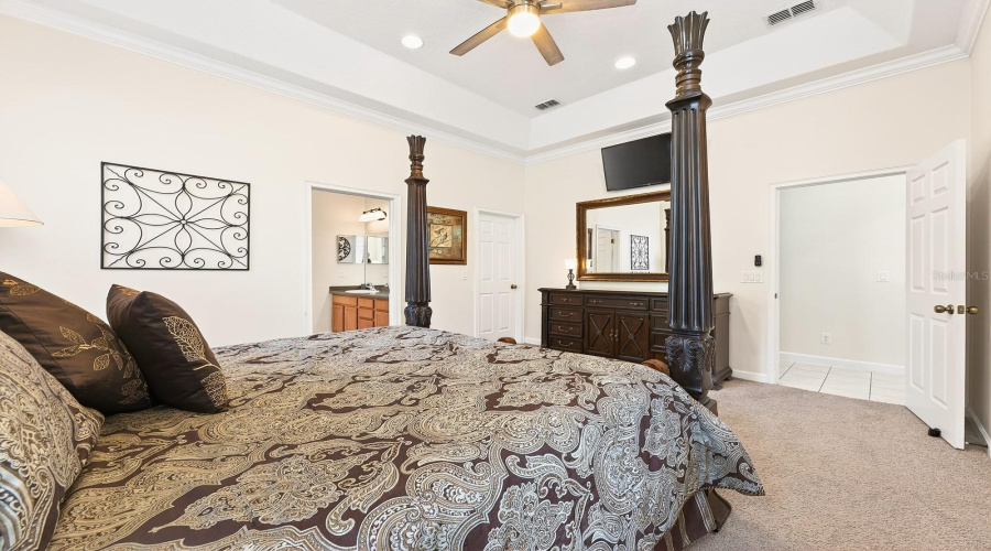 Main floor primary suite.