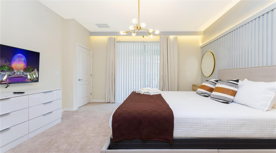 DAVENPORT, Florida 33837, 5 Bedrooms Bedrooms, ,5 BathroomsBathrooms,Residential,For Sale,OAKMOSS,0,MFRO6394137