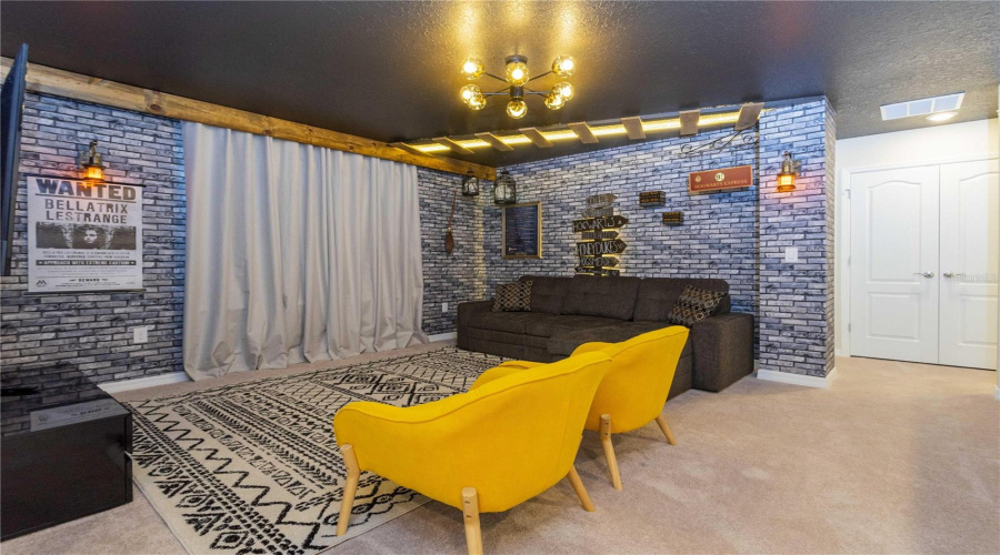 DAVENPORT, Florida 33837, 5 Bedrooms Bedrooms, ,5 BathroomsBathrooms,Residential,For Sale,OAKMOSS,0,MFRO6394137