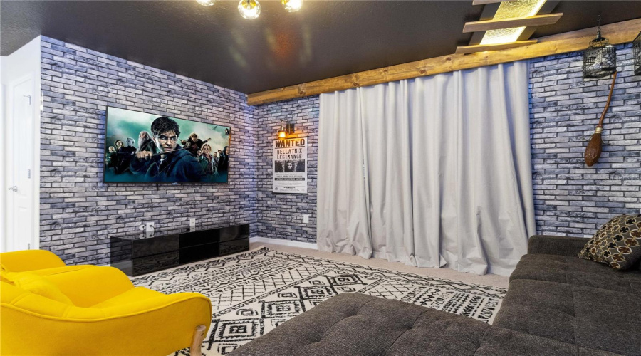 DAVENPORT, Florida 33837, 5 Bedrooms Bedrooms, ,5 BathroomsBathrooms,Residential,For Sale,OAKMOSS,0,MFRO6394137