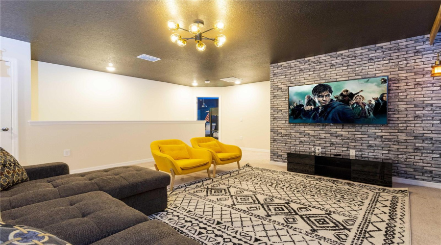 DAVENPORT, Florida 33837, 5 Bedrooms Bedrooms, ,5 BathroomsBathrooms,Residential,For Sale,OAKMOSS,0,MFRO6394137