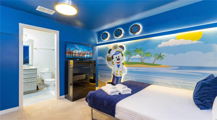 DAVENPORT, Florida 33837, 5 Bedrooms Bedrooms, ,5 BathroomsBathrooms,Residential,For Sale,OAKMOSS,0,MFRO6394137