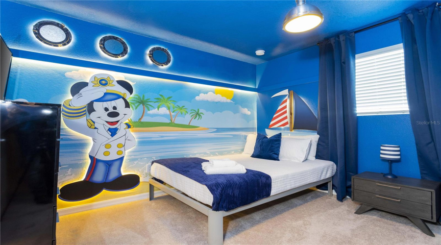 DAVENPORT, Florida 33837, 5 Bedrooms Bedrooms, ,5 BathroomsBathrooms,Residential,For Sale,OAKMOSS,0,MFRO6394137