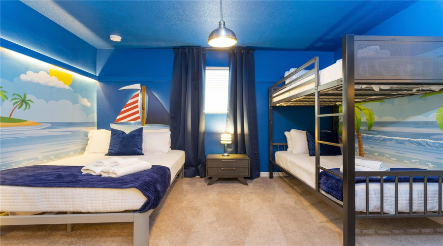 DAVENPORT, Florida 33837, 5 Bedrooms Bedrooms, ,5 BathroomsBathrooms,Residential,For Sale,OAKMOSS,0,MFRO6394137