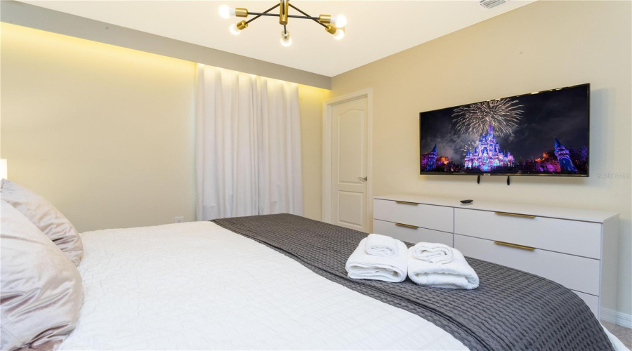 DAVENPORT, Florida 33837, 5 Bedrooms Bedrooms, ,5 BathroomsBathrooms,Residential,For Sale,OAKMOSS,0,MFRO6394137