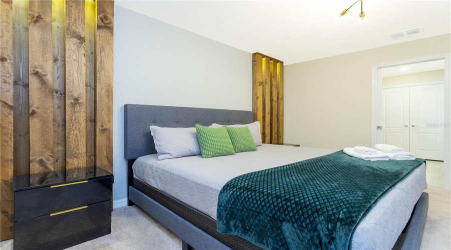 DAVENPORT, Florida 33837, 5 Bedrooms Bedrooms, ,5 BathroomsBathrooms,Residential,For Sale,OAKMOSS,0,MFRO6394137