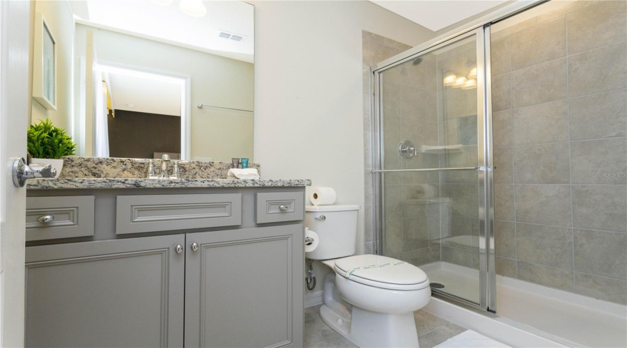 DAVENPORT, Florida 33837, 5 Bedrooms Bedrooms, ,5 BathroomsBathrooms,Residential,For Sale,OAKMOSS,0,MFRO6394137