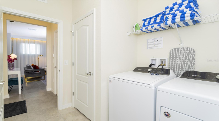 DAVENPORT, Florida 33837, 5 Bedrooms Bedrooms, ,5 BathroomsBathrooms,Residential,For Sale,OAKMOSS,0,MFRO6394137