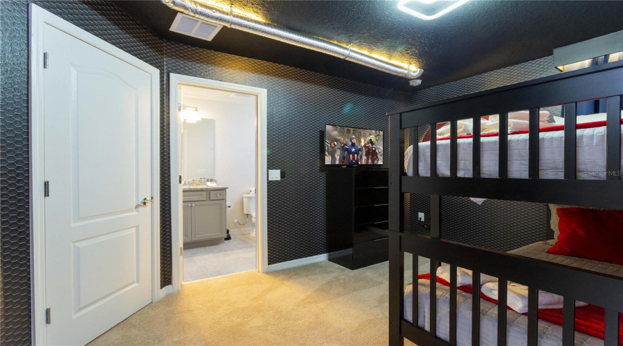 DAVENPORT, Florida 33837, 5 Bedrooms Bedrooms, ,5 BathroomsBathrooms,Residential,For Sale,OAKMOSS,0,MFRO6394137