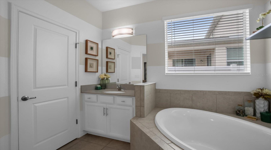 DAVENPORT, Florida 33837, 4 Bedrooms Bedrooms, ,2 BathroomsBathrooms,Residential,For Sale,OPAL,0,MFRO6395230