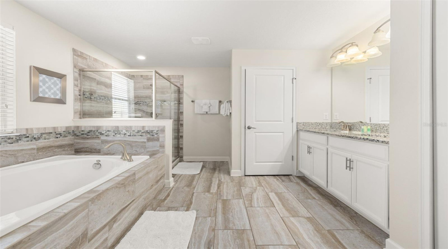 DAVENPORT, Florida 33896, 6 Bedrooms Bedrooms, ,5 BathroomsBathrooms,Residential,For Sale,SAND TRAP,0,MFRS5147062