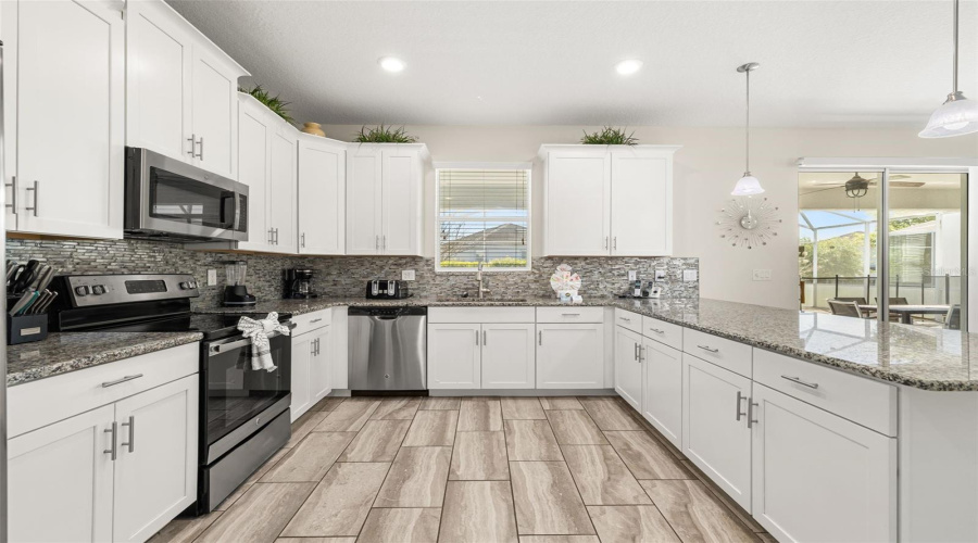 DAVENPORT, Florida 33896, 6 Bedrooms Bedrooms, ,5 BathroomsBathrooms,Residential,For Sale,SAND TRAP,0,MFRS5147062