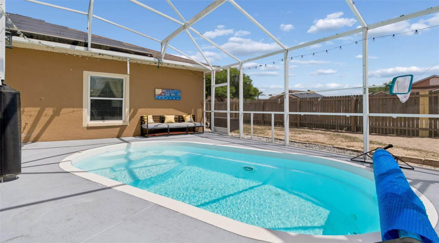 DAVENPORT, Florida 33896, 3 Bedrooms Bedrooms, ,2 BathroomsBathrooms,Residential,For Sale,OAK CHASE,0,MFRO6395053