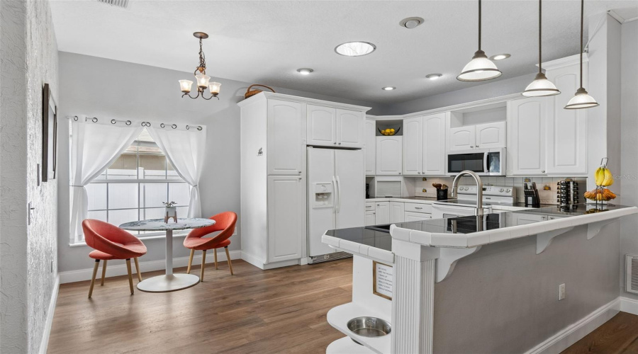 Kitchen/Breakfast Nook
