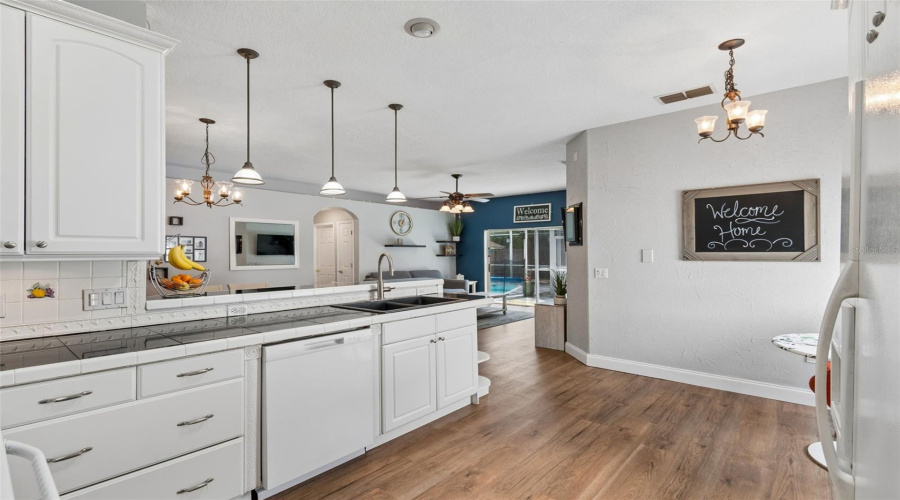 DAVENPORT, Florida 33896, 3 Bedrooms Bedrooms, ,2 BathroomsBathrooms,Residential,For Sale,OAK CHASE,0,MFRO6395053