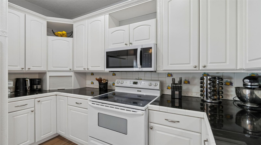 DAVENPORT, Florida 33896, 3 Bedrooms Bedrooms, ,2 BathroomsBathrooms,Residential,For Sale,OAK CHASE,0,MFRO6395053