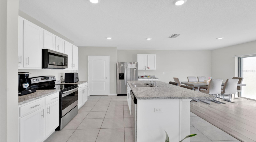 DAVENPORT, Florida 33837, 4 Bedrooms Bedrooms, ,2 BathroomsBathrooms,Residential,For Sale,EAGLEVIEW,0,MFRS5147000