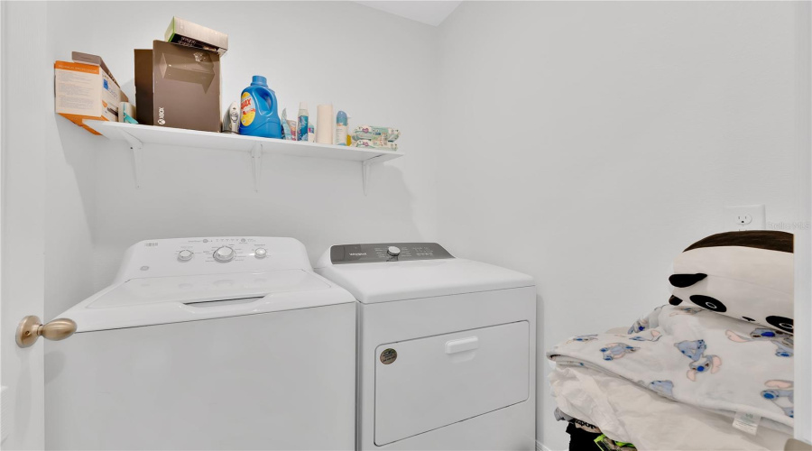 DAVENPORT, Florida 33837, 4 Bedrooms Bedrooms, ,2 BathroomsBathrooms,Residential,For Sale,EAGLEVIEW,0,MFRS5147000