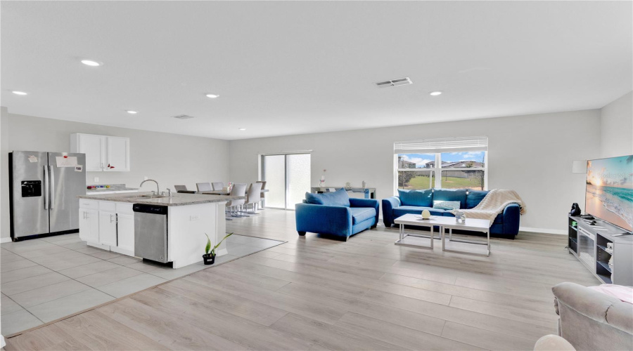 DAVENPORT, Florida 33837, 4 Bedrooms Bedrooms, ,2 BathroomsBathrooms,Residential,For Sale,EAGLEVIEW,0,MFRS5147000