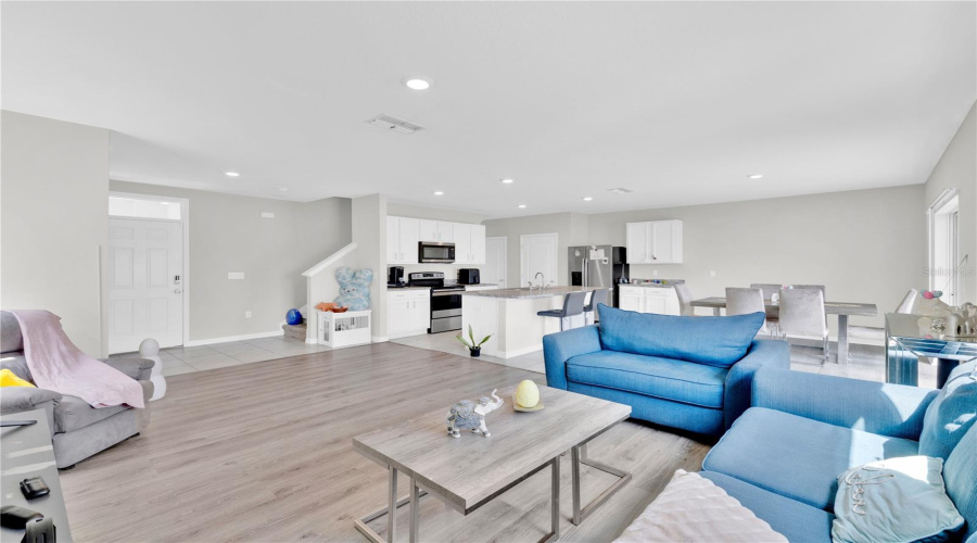 DAVENPORT, Florida 33837, 4 Bedrooms Bedrooms, ,2 BathroomsBathrooms,Residential,For Sale,EAGLEVIEW,0,MFRS5147000