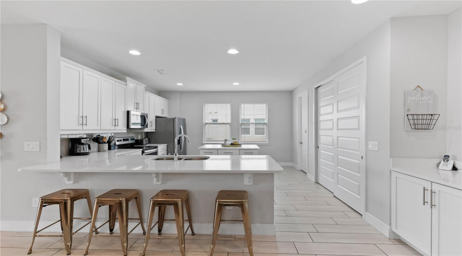 KISSIMMEE, Florida 34747, 6 Bedrooms Bedrooms, ,6 BathroomsBathrooms,Residential,For Sale,MARKER,0,MFRO6290419