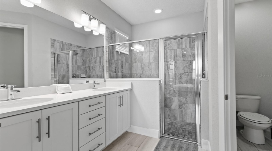 KISSIMMEE, Florida 34747, 6 Bedrooms Bedrooms, ,6 BathroomsBathrooms,Residential,For Sale,MARKER,0,MFRO6290419