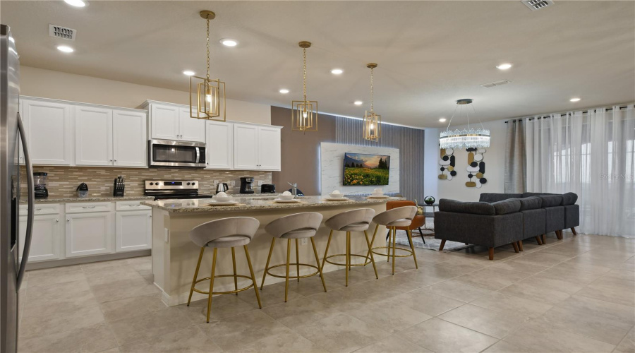 DAVENPORT, Florida 33897, 10 Bedrooms Bedrooms, ,8 BathroomsBathrooms,Residential,For Sale,LANA,0,MFRO6395995