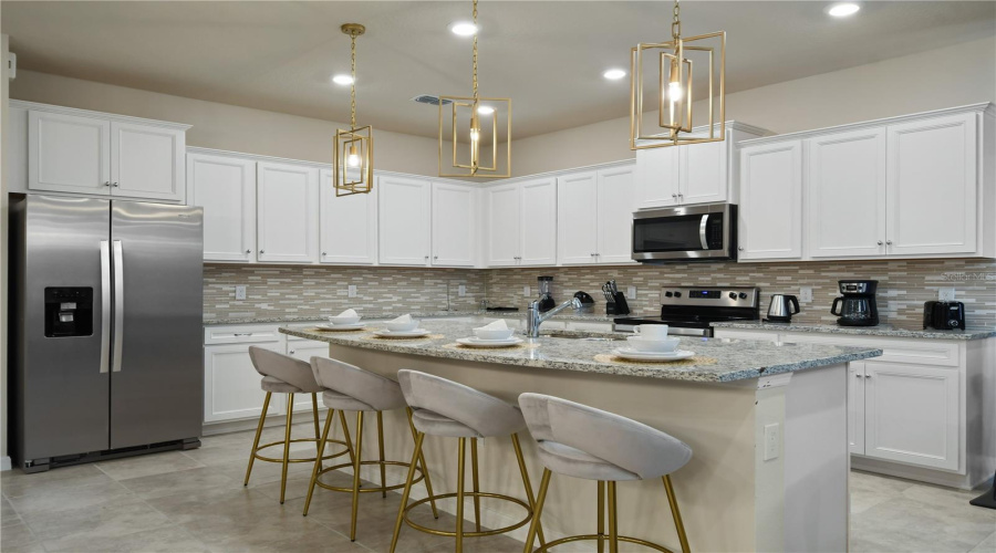 DAVENPORT, Florida 33897, 10 Bedrooms Bedrooms, ,8 BathroomsBathrooms,Residential,For Sale,LANA,0,MFRO6395995